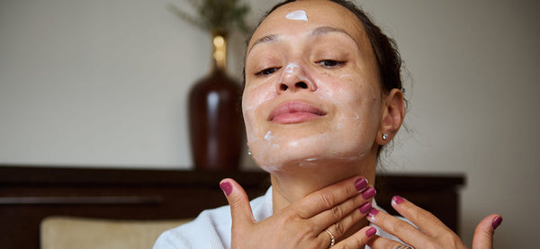 Hyaluronic Acid vs Moisturizer: Differences, Similarities & How to Layer Both