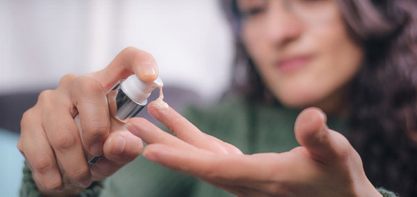 Face Serum vs Moisturizer for Dry Skin: Should You Use Both?