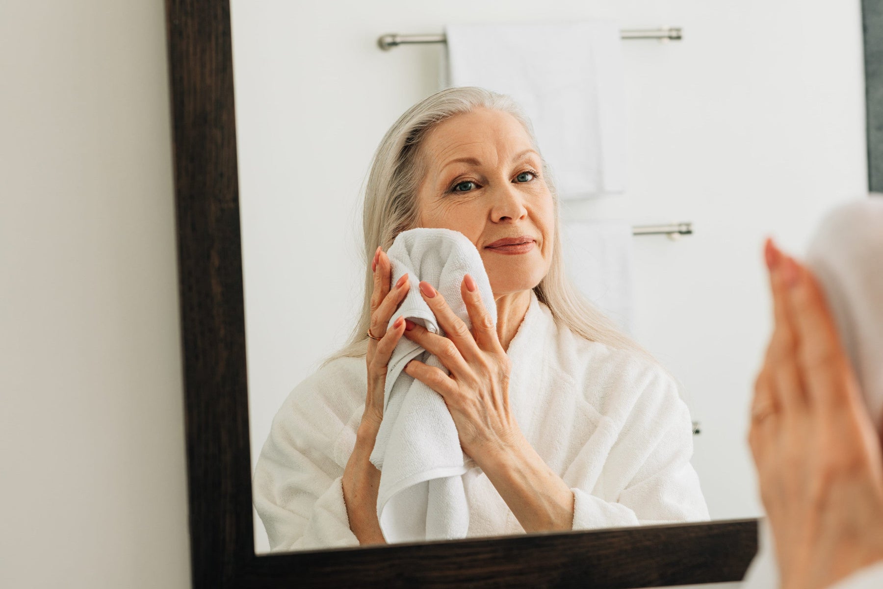 The Role of Coenzyme Q10 Serum for Anti-Aging In Your Skincare Regimen