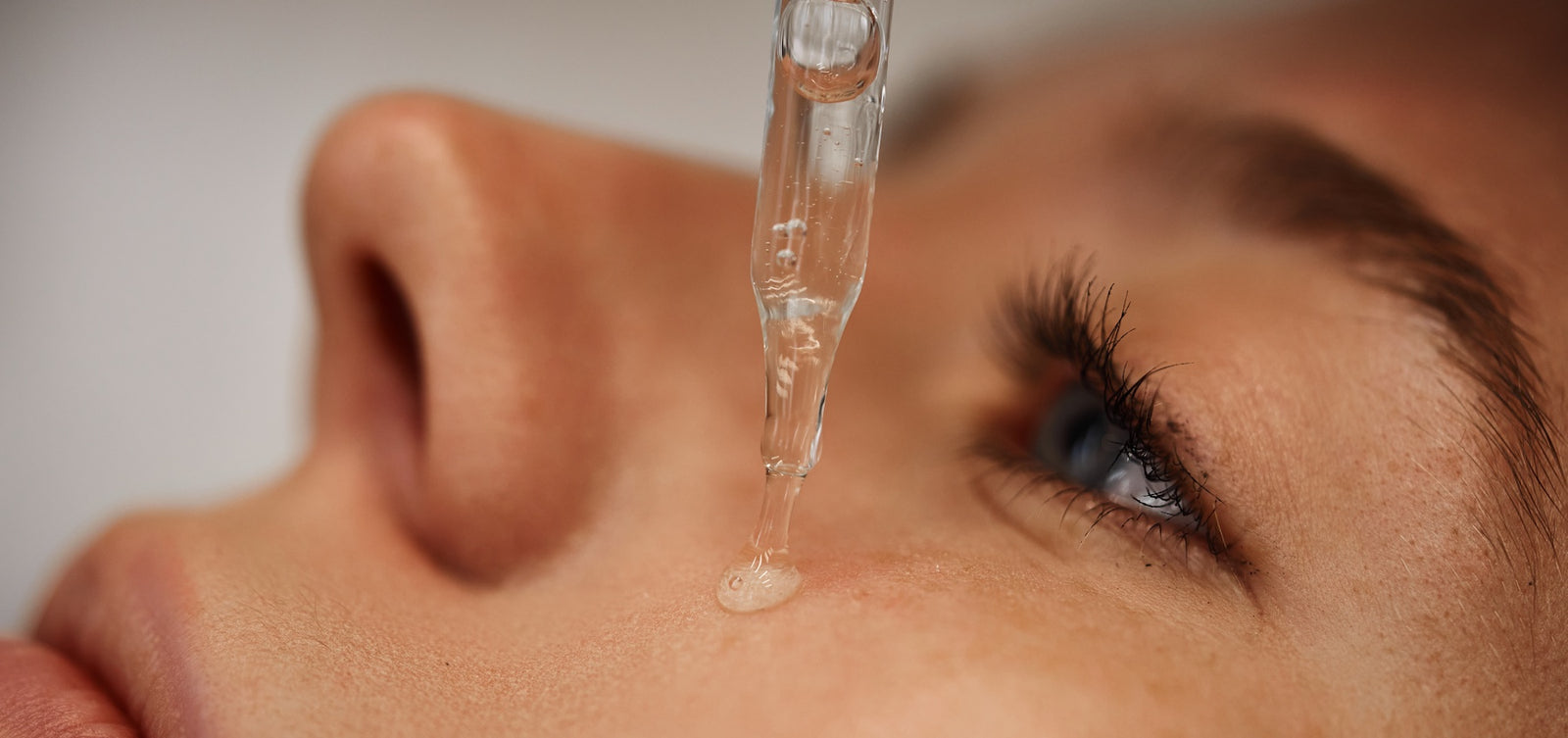 Vitamin C Serum for Hyperpigmentation: How To Use & Ingredients to Look For